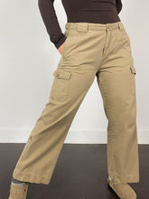 Load image into Gallery viewer, Khaki Cargo Pants (W36&quot;)
