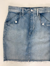 Load image into Gallery viewer, Gap Buttoned Pocket Denim Skirt (W26&quot;)
